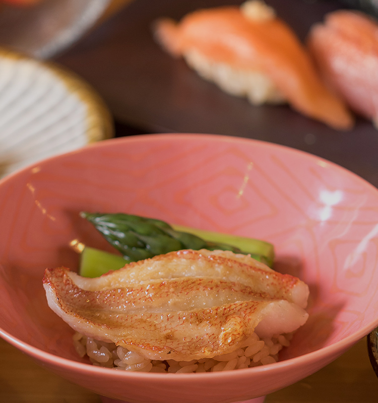 北の海の本格鮨を味わう。オホーツク海に面した網走の新鮮で旬な素材。旨い鮨を真心こめて。